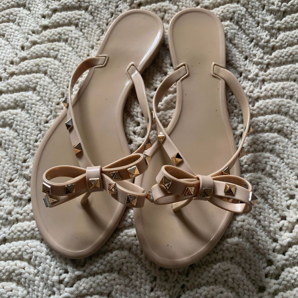 EUC Nude, jelly, studded, bow, flip-flop, size 39 (7.5)